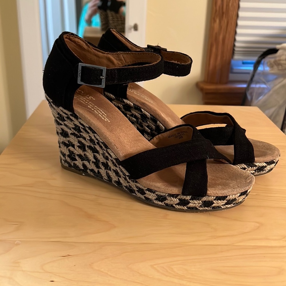 Toms Black Sandals - Size 8 - EUC